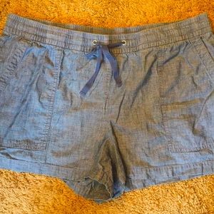GAP chambray pull-on shorts w/ pockets 💙